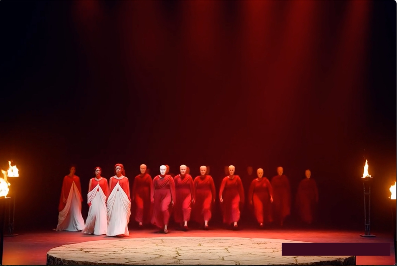 Femmes rouges